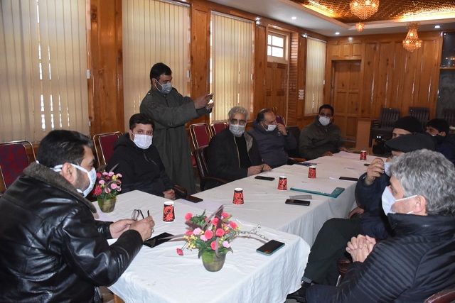 City Municipal Commissioner reviews snow clearance, dewatering drives in Srinagar