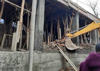 SMC demolishes shops at Aaliyaba HMT in Srinagar outskirts