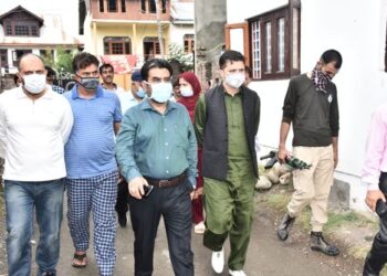 SMC Comr directs hassle free services to people, asks officials to set up assistant booths during Mohharam days