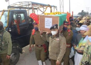 Top Jaish militant, SOG man killed in Kulgam encounter