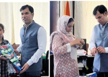 SOS Children tie Rakhi to Div Com-(K) in Srinagar