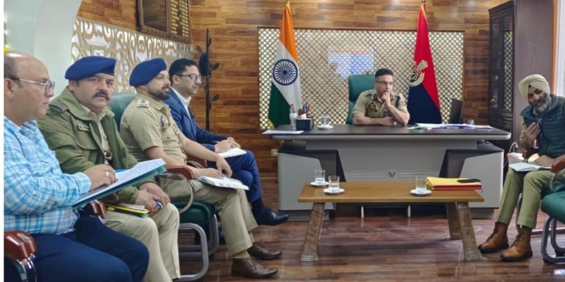 SSP Awantipora chairs crime review meeting at DPO Awantipora