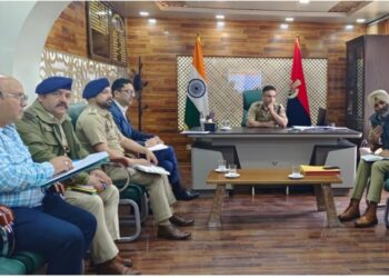 SSP Awantipora chairs crime review meeting at DPO Awantipora