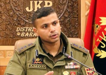 SSP Baramulla Engages with Students, Distributes Kits under Civic Action Program