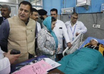 Sakeena Itoo, Javed Dar Visit Frontier Distt Kupwara To Assess Well Being Of Shelling Affected Families