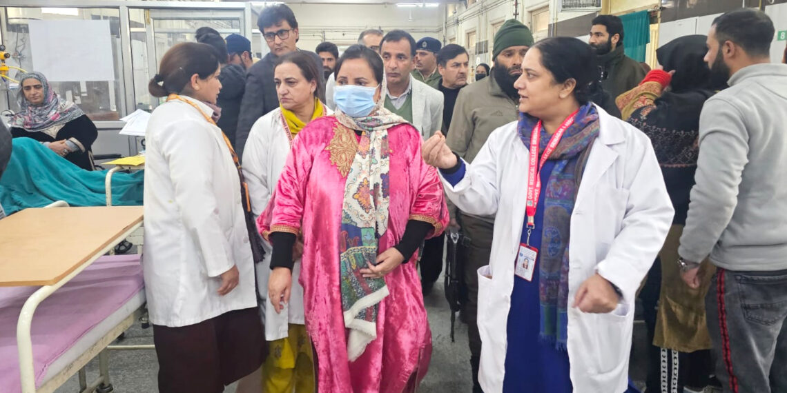 Sakeena Itoo extensively inspects SMHS Hospital Srinagar