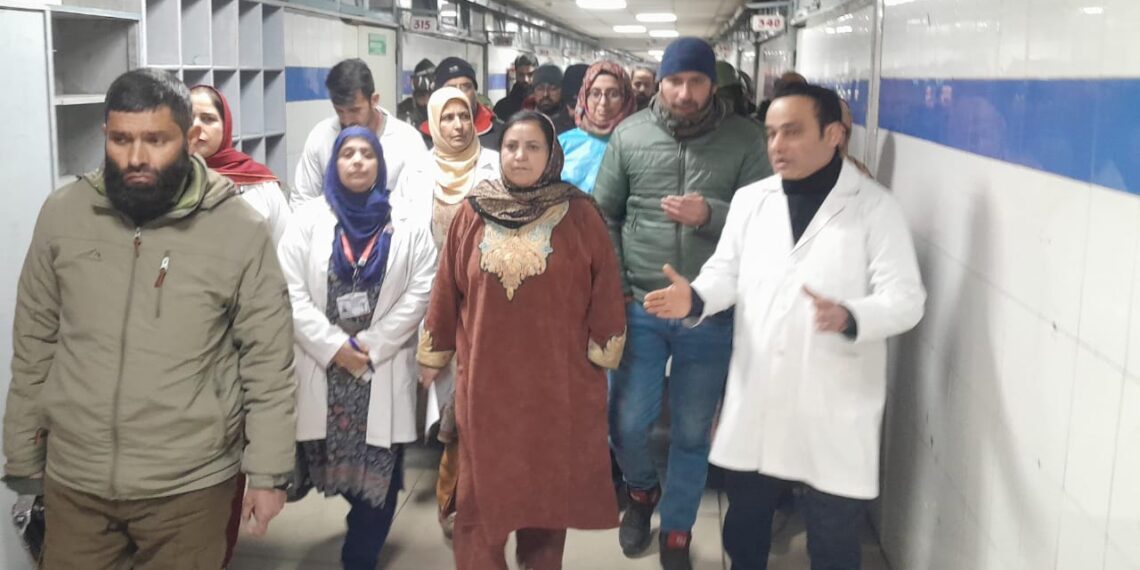 Sakeena Itoo conducts surprise inspection of LD Hospital, assesses healthcare facilities in Srinagar