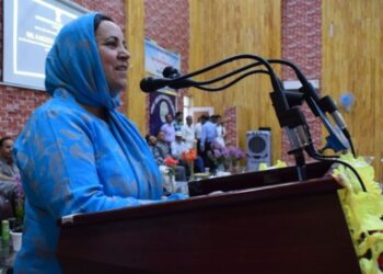 Sakeena Itoo felicitates NEET achievers, 10th,12th meritorious students at GDC Pulwama