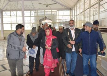 Sakeena Itoo pays obeisance at Dargah Hazratbal