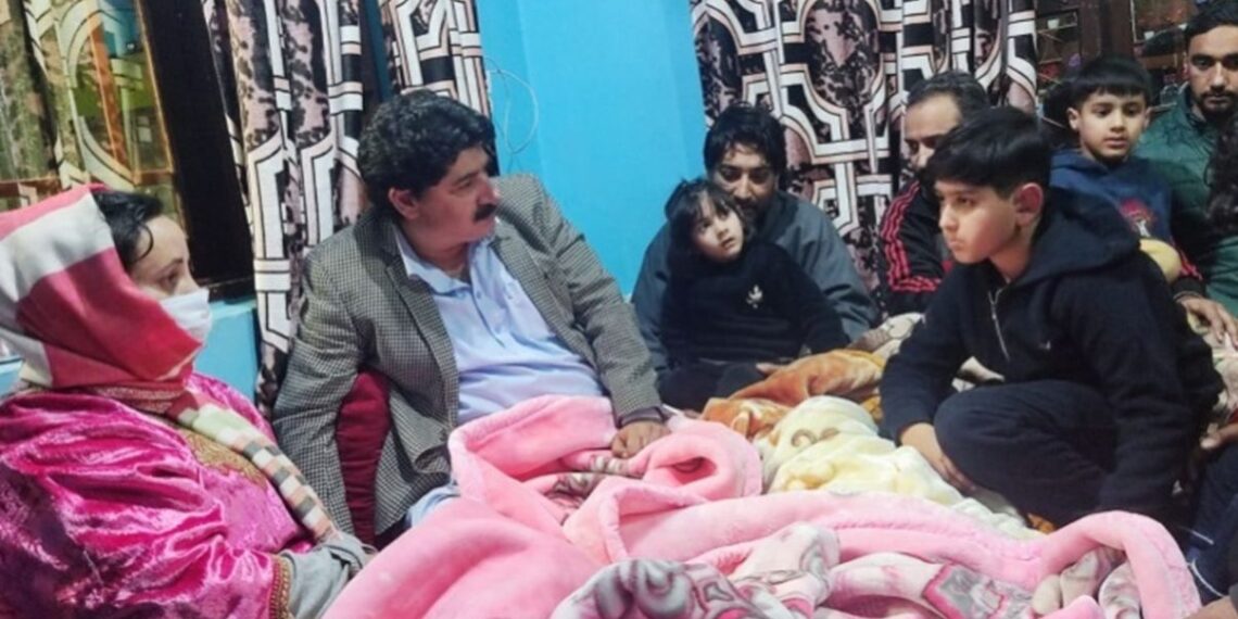 Sakeena Masood visits family of slain Sumbal woman   