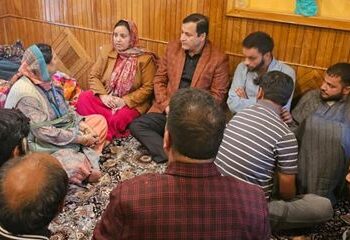 Sakina Itoo, Javid Dar condemn G’bal killings, meet family of slain Dr. Shahnawaz