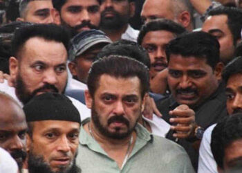 Maha: Salman Khan attends funeral of Baba Siddique in Mumbai