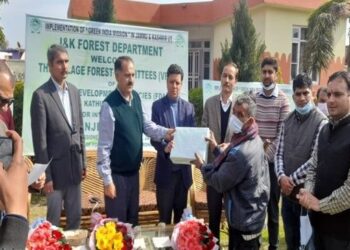 Sanjeev Verma extensively tours Kathua, interacts with VFCs, PRIs
