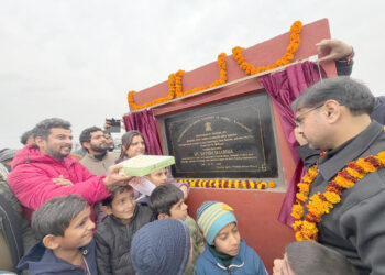 Satish Sharma lays foundation stone for ₹98.60 Lakh beautification project