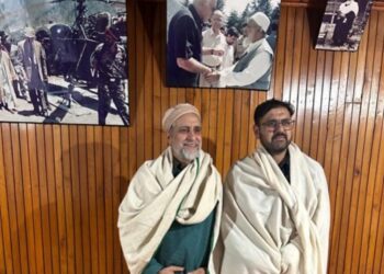 Satish Sharma pays obeisance at Baba Nagri Kangan