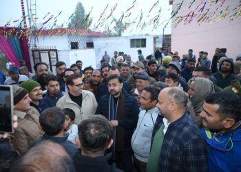 Satish Sharma pays obeisance at Dev Sathan Balli, announces ₹30 lakh for development of Block Kharah Balli