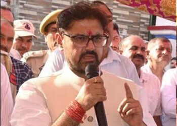 Satish Sharma visits Chamb, reviews public welfare development progs