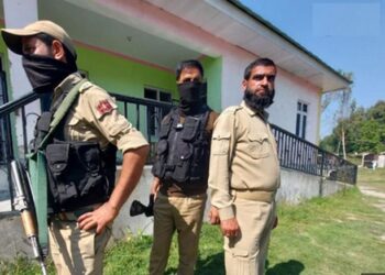School Principal, Teacher shot dead in Srinagar School