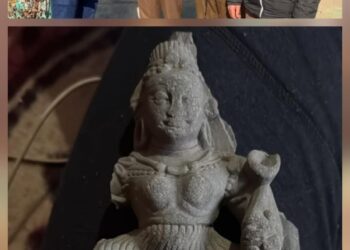 Police facilitates the safe handover of a stone sculpture recovered from River Jhelum in Baramulla