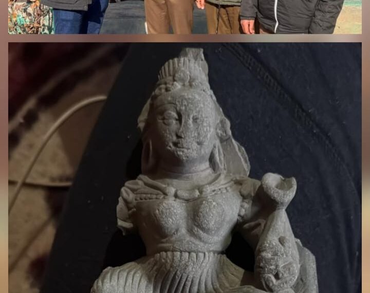Police facilitates the safe handover of a stone sculpture recovered from River Jhelum in Baramulla