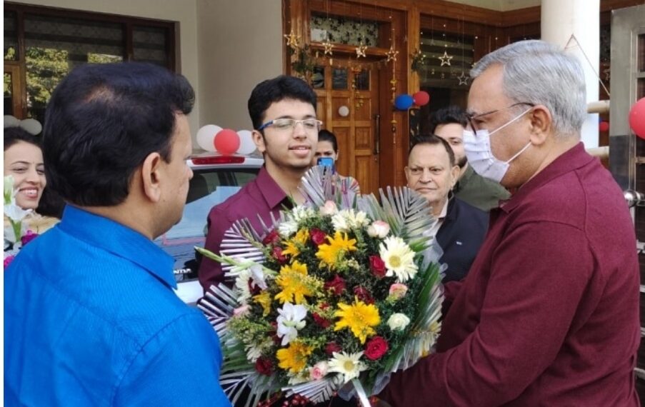 Advisor Khan visits NEET Topper Tanmay Gupta, Congratulates him on his scintillating success