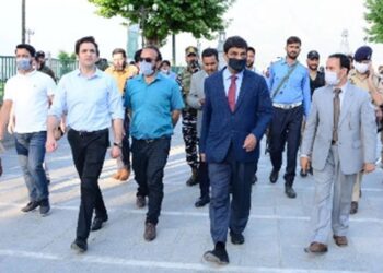 CS visits Jamia Masjid, other Shrines in Srinagar, Reviews arrangements