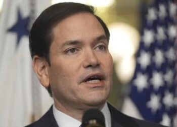 US Secy Of State warns Iran against closing Strait of Hormuz