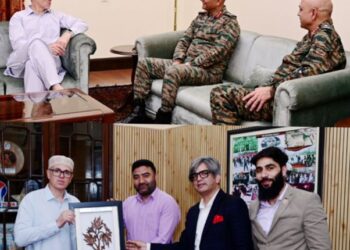 Senior Army Officers, Paras Hospital delegation call on CM Omar