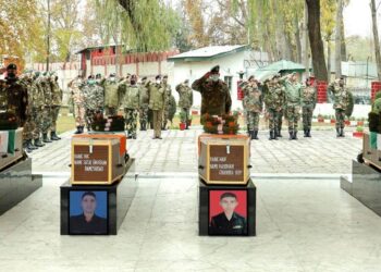 Senior Army officers paying tribute to four soldiers