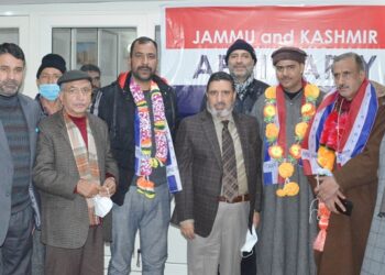 DDC Member from Harwan-Srinagar joins Apni Party, Altaf Bukhari welcomes him into the Party-fold