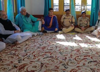 HM Shah visits family of slain cop in Uri