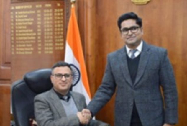 Shakeel ul Rehman Rather assumes charge as DC B’pora, relieving Dr Owais