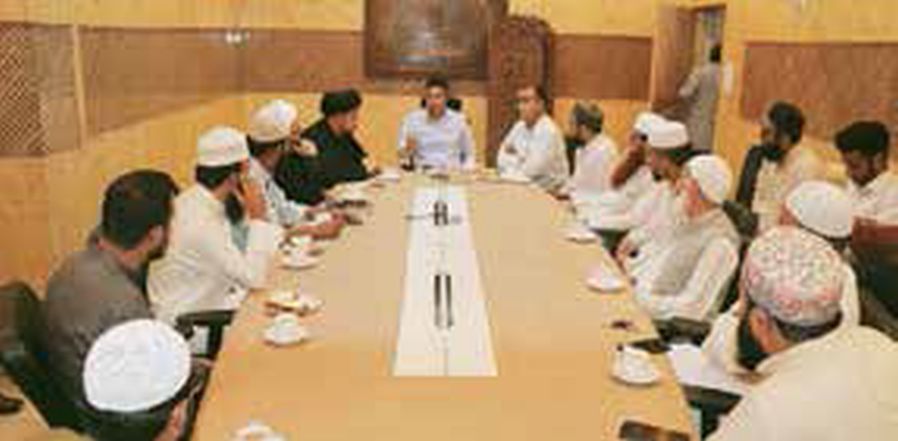 DC Srinagar holds meeting with religious scholars on Shia-Sunni Unity