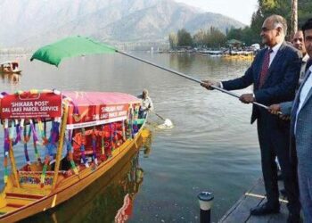‘Shikara Post’ service launched in Dal Lake