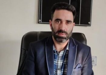 Showkat Hussain assumes charge as DIO Kulgam