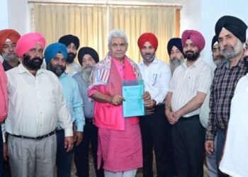 Delegation of All J&K Sikh Coordination Committee calls on LG in Srinagar