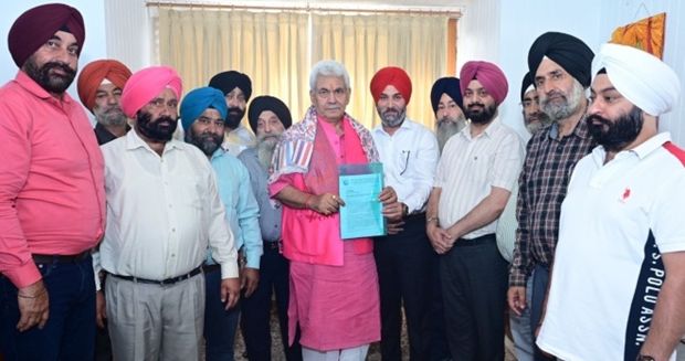 Delegation of All J&K Sikh Coordination Committee calls on LG in Srinagar