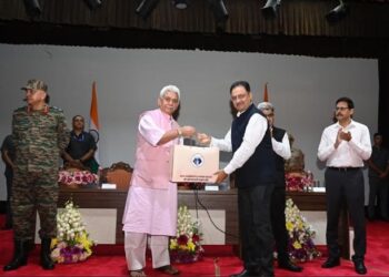 LG Sinha felicitates J&K Bank for support to Amarnath Yatra 2026