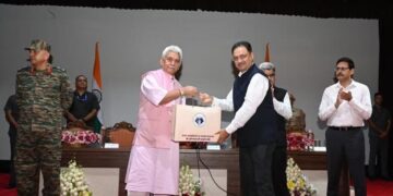 LG Sinha felicitates J&K Bank for support to Amarnath Yatra 2026