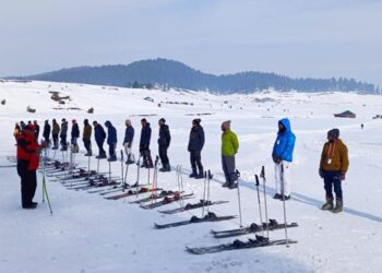 Colorful cultural events enthral tourists at Gulmarg on Christmas