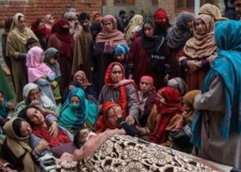 Slain Kashmiri Pandit bank guard cremated in Pulwama