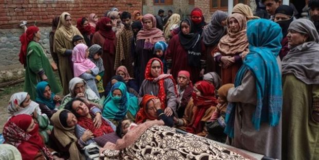 Slain Kashmiri Pandit bank guard cremated in Pulwama