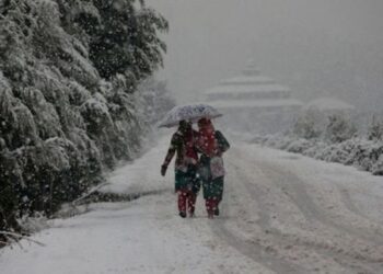 Snow in higher reaches, rains lash plains in Kashmir