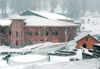 Snowing in Gulmarg & other higher reaches, rains lash plains