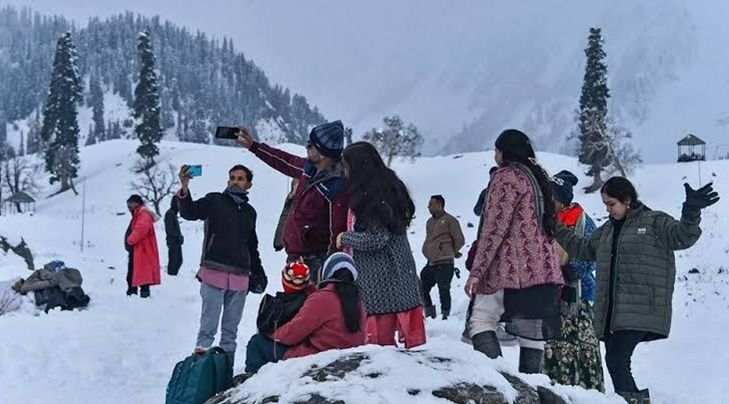 Sonamarg Draped in Snow, Tourists Delight in Winter Magic