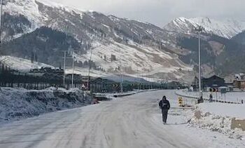 Sonamarg receives season’s first snowfall, rains damp J&K