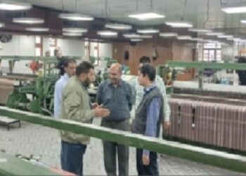 Spl Secy I&C visits JKI’s Wool manufacturing Unit at Bemina