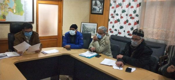 Srinagar Municipal Commissioner reviews snow clearance, dewatering progress