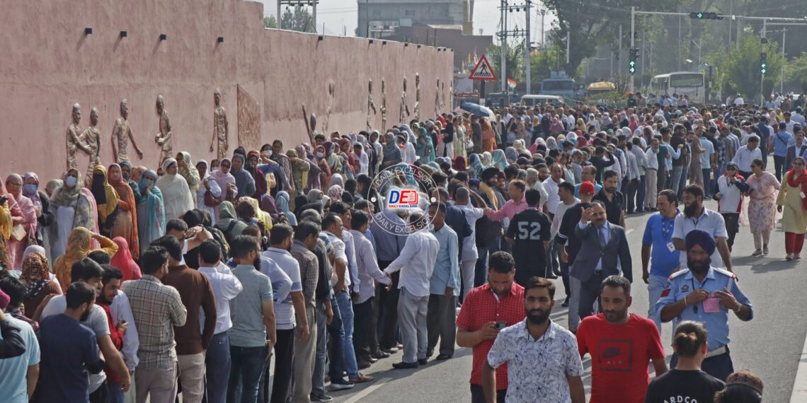 Thousands Attend I-Day Function In Srinagar, Authorities Do Away With Restrictions In Srinagar