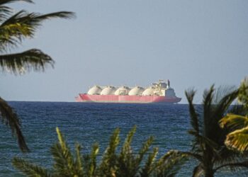 Iran warns US against blocking Strait of Hormuz; threatens wider regional disruptions